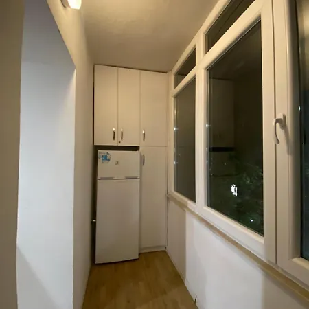 Apartment Town Square 3 *
